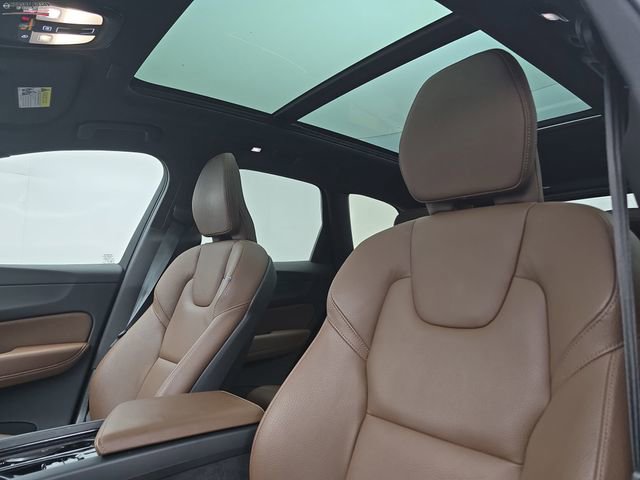 Used 2023 Volvo XC60 B5 Plus image 40