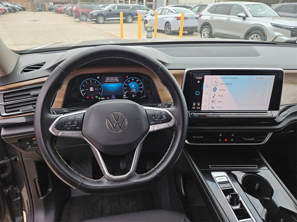 Used 2025 Volkswagen Atlas SE image 17
