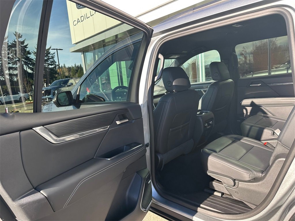 Used 2024 GMC Acadia Elevation image 16