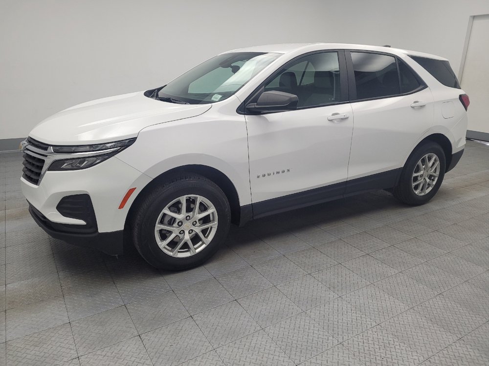 Used 2024 Chevrolet Equinox LS image 2