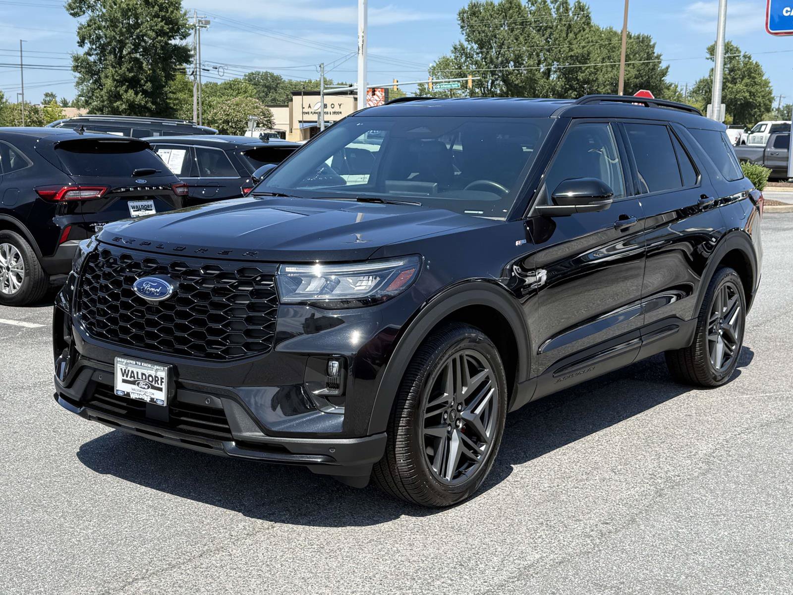 Used 2025 Ford Explorer ST-Line w/ ST-Line Street Pack AWD/4WD image 5