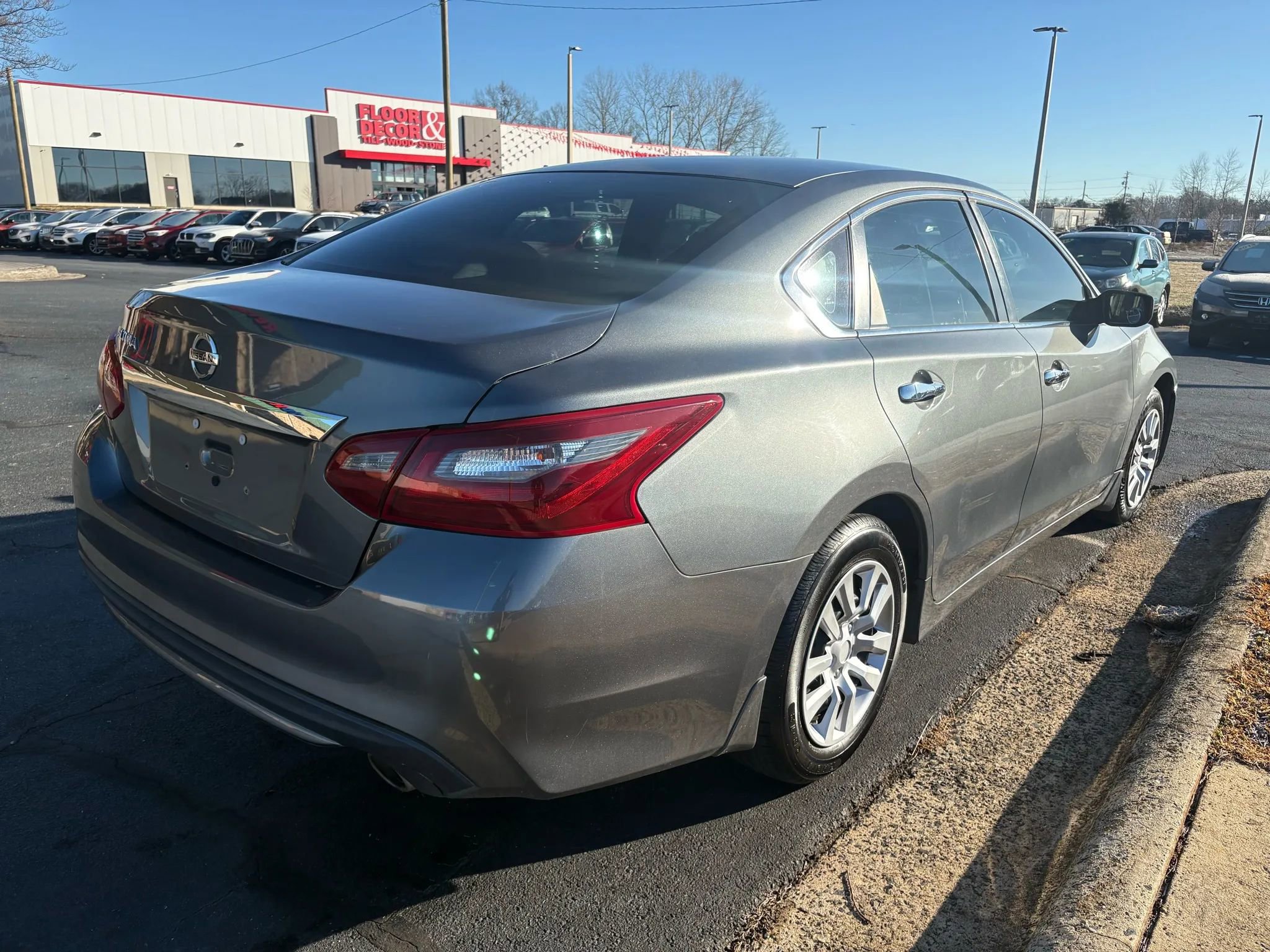 Used 2018 Nissan Altima 2.5 S w/ S Convenience Package image 7