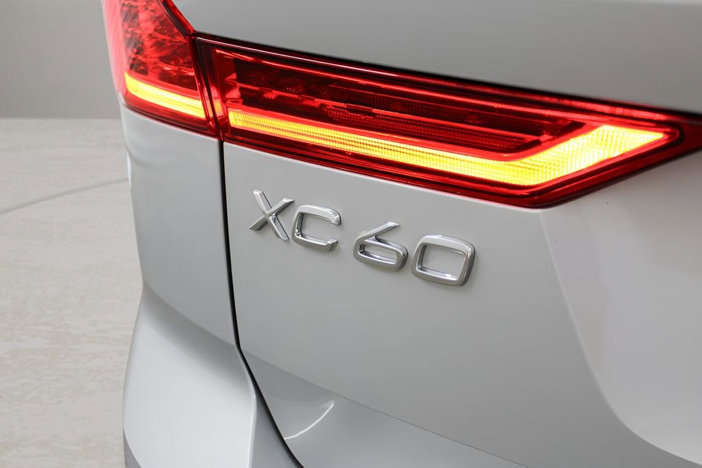 Used 2023 Volvo XC60 B5 Core w/ Climate Package AWD/4WD image 44