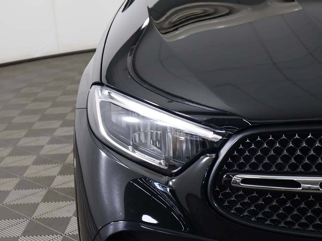 Used 2025 Mercedes-Benz GLC 300 4MATIC image 14