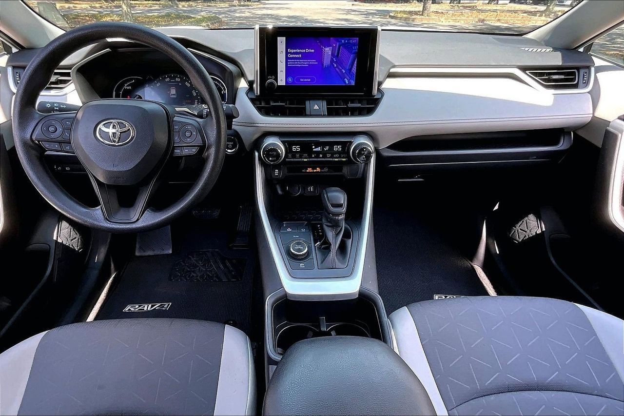 Used 2025 Toyota RAV4 XLE w/ Convenience Package image 7
