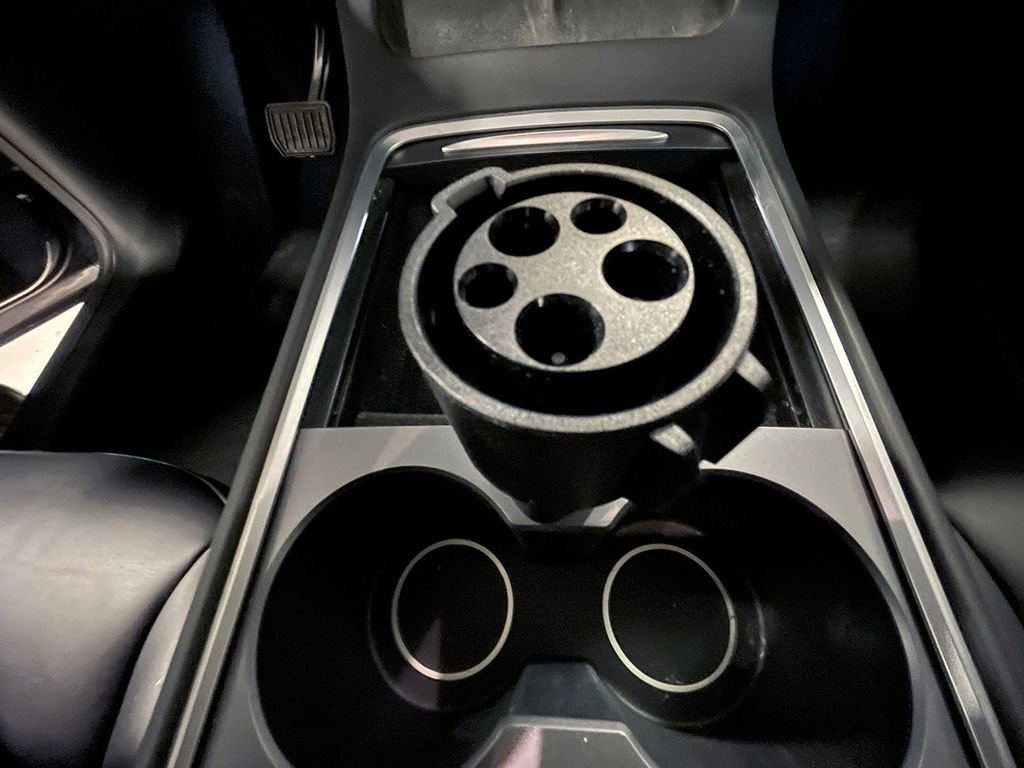 Used 2021 Tesla Model Y Long Range image 33