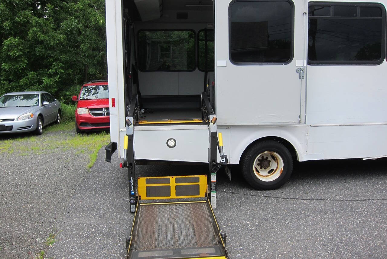 Used 2016 Ford E-450 and Econoline 450 Super Duty w/ Shuttle Bus Prep Package RWD image 2