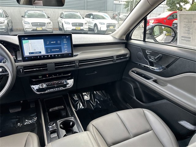 Certified 2024 Lincoln Corsair AWD w/ Equipment Group 101A image 17