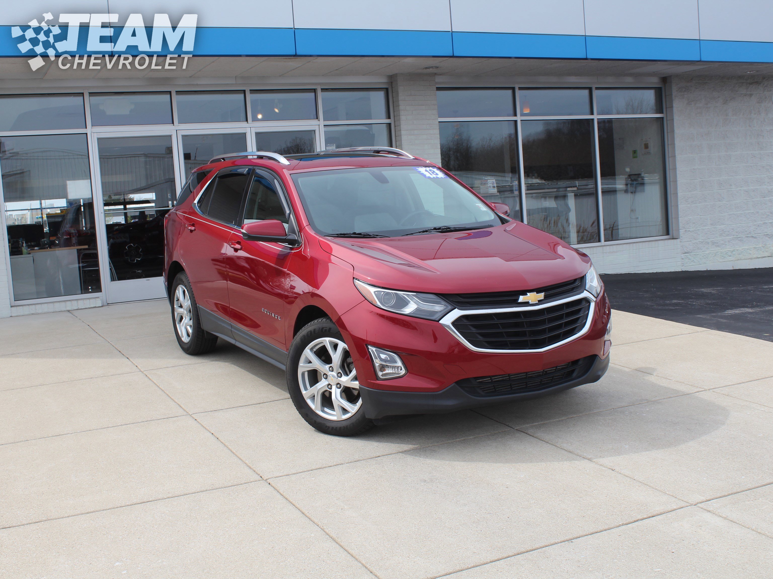 Used 2018 Chevrolet Equinox LT w/ Sun & Infotainment Package image 2