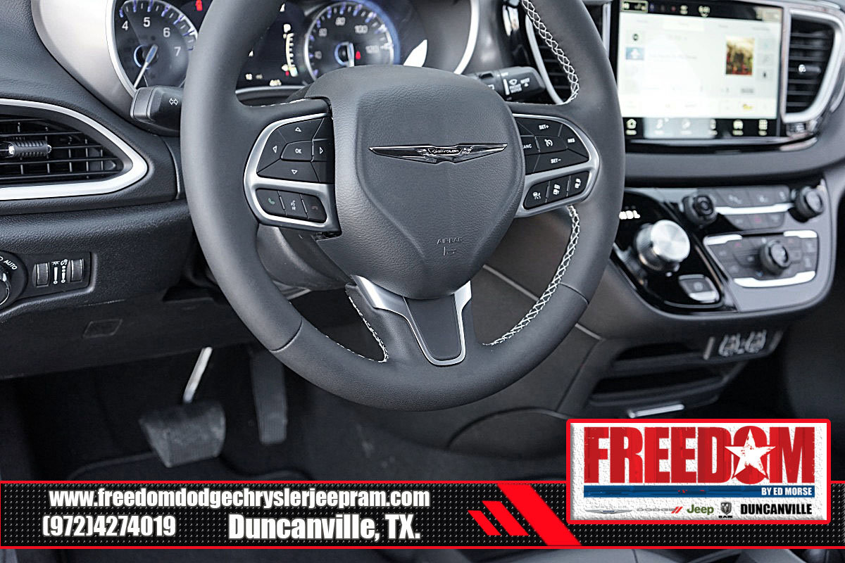 New 2025 Chrysler Voyager LX FWD image 26