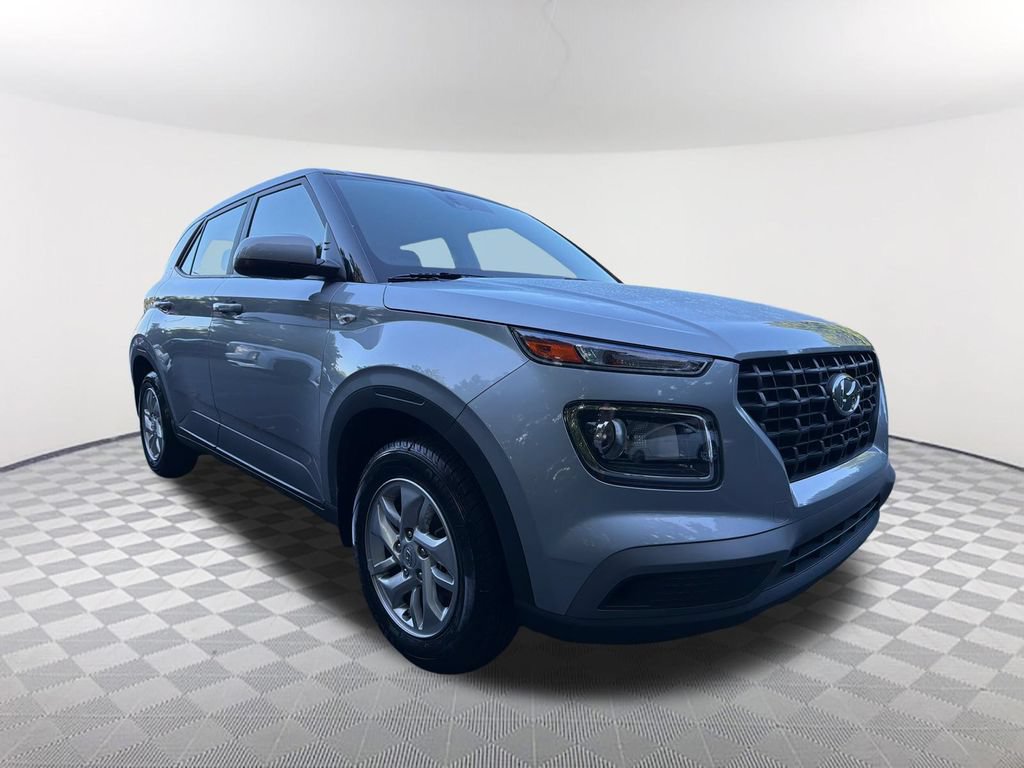 Used 2021 Hyundai Venue SE FWD image 3