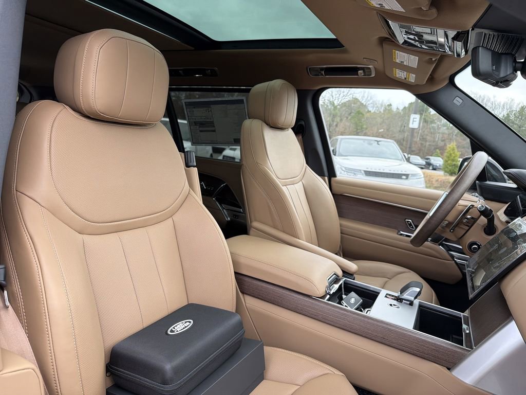 New 2026 Land Rover Range Rover Long Wheelbase SE image 16