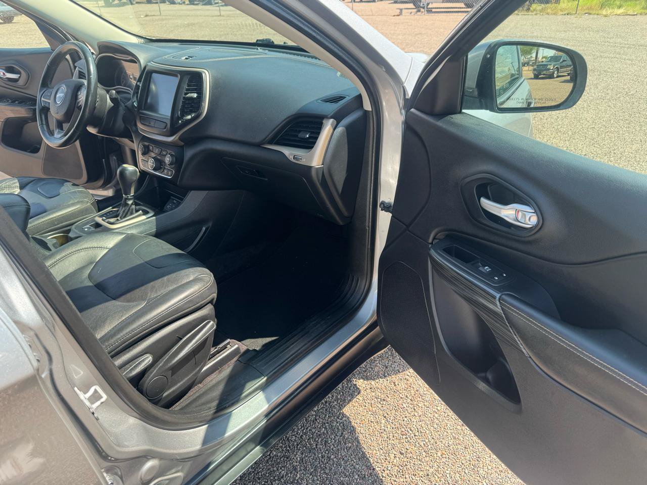 Used 2016 Jeep Cherokee Limited FWD image 41