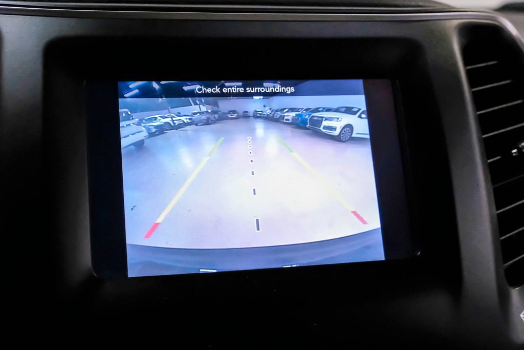 Used 2021 Jeep Cherokee Latitude Lux FWD image 23