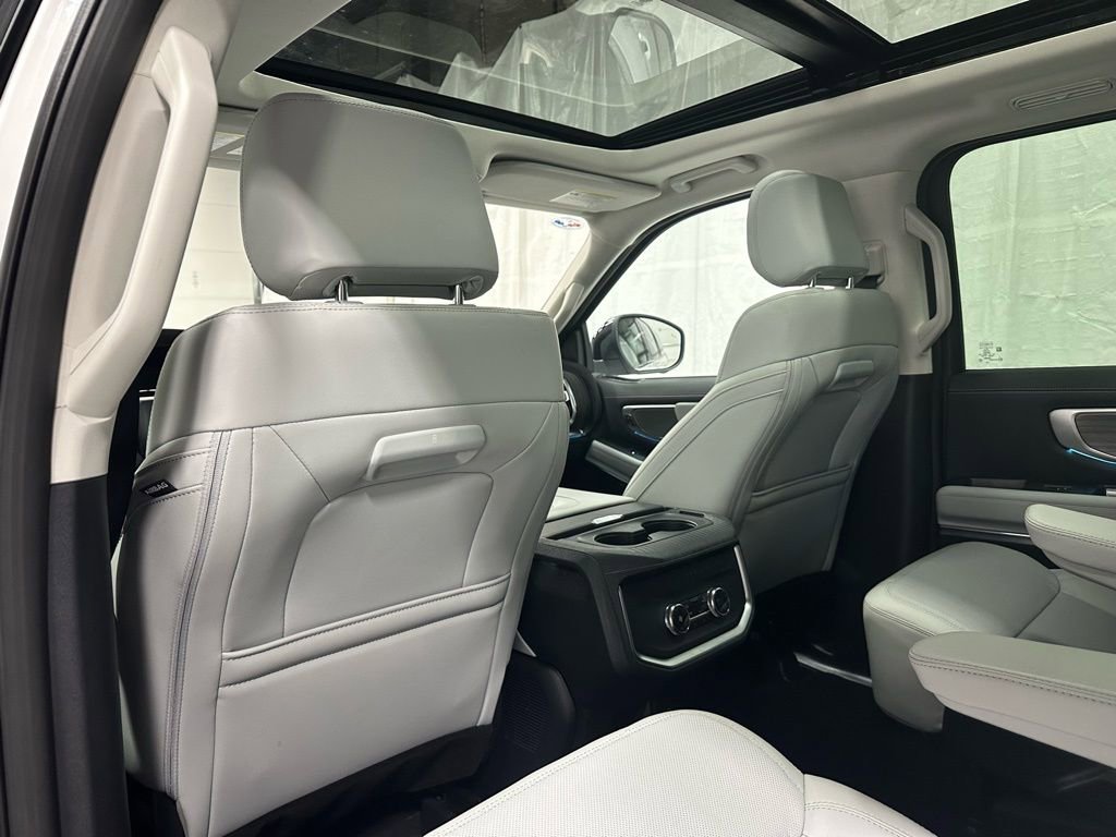 Used 2025 Ford Expedition Platinum image 42