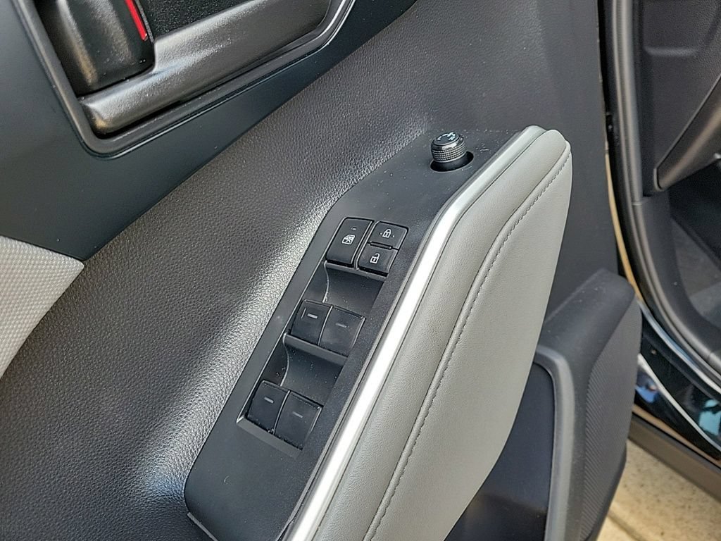 Used 2022 Toyota Highlander LE AWD/4WD image 30