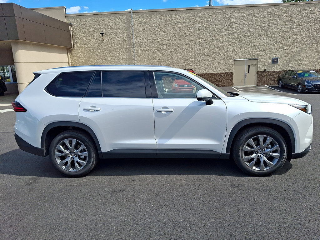 Used 2025 Toyota Grand Highlander FWD image 9