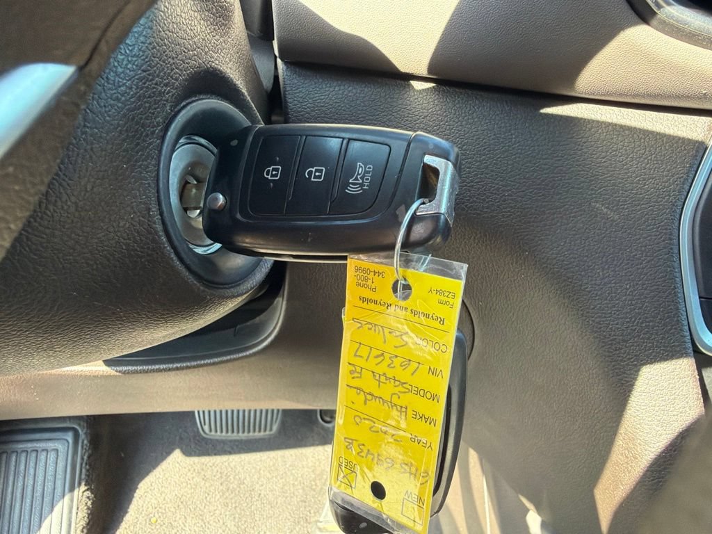 Used 2020 Hyundai Santa Fe SE FWD image 16