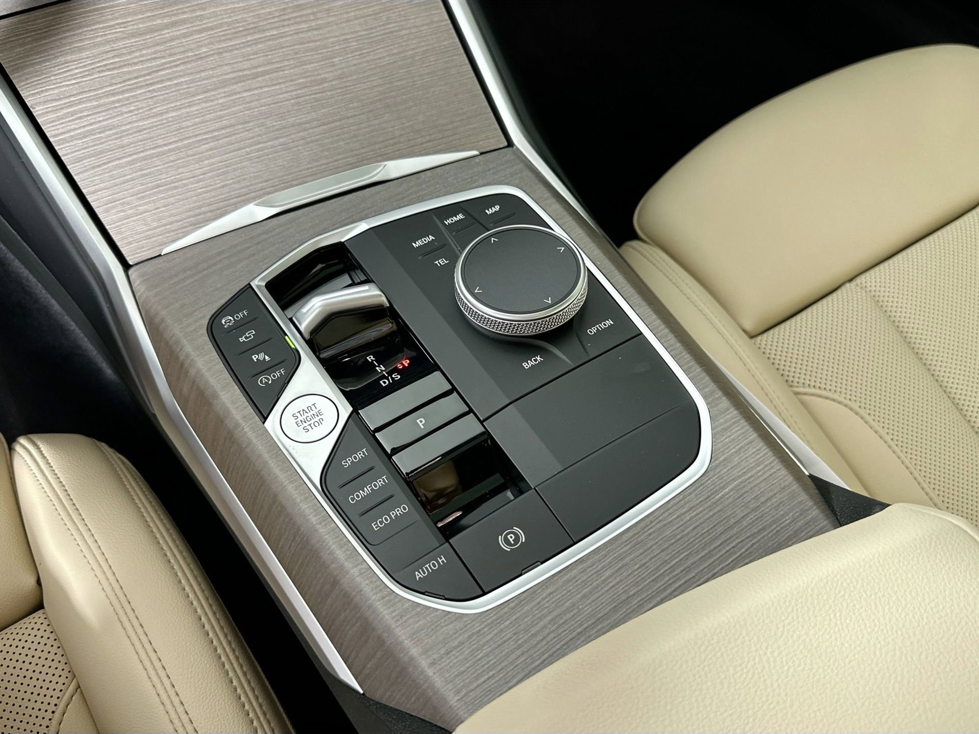 Used 2025 BMW 230i Coupe w/ Premium Package image 16