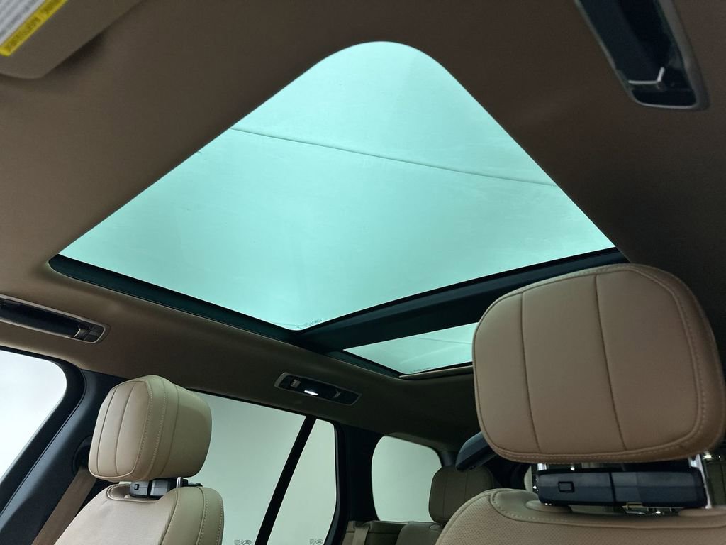 New 2026 Land Rover Range Rover SE image 19
