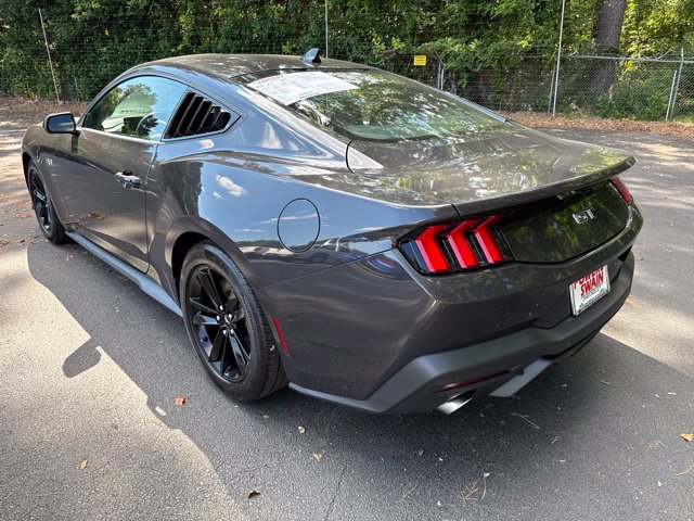 Used 2024 Ford Mustang GT RWD image 3
