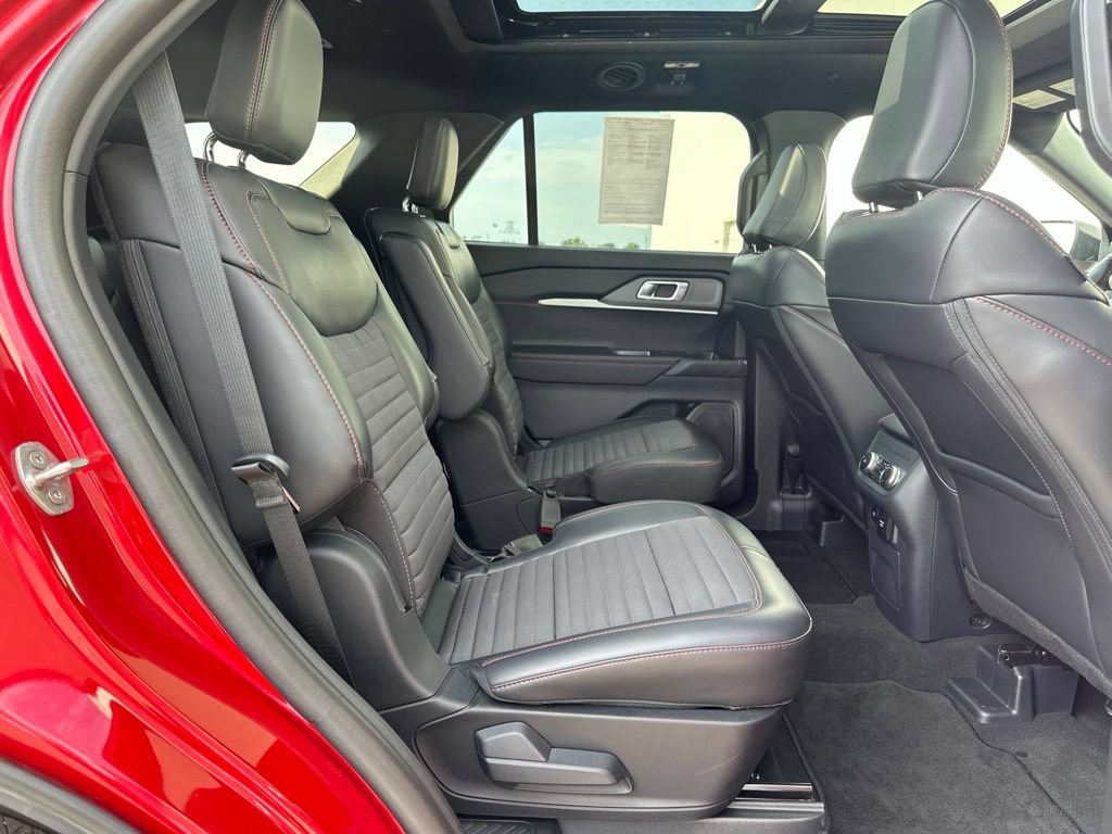 Certified 2025 Ford Explorer ST-Line w/ Premium Package AWD/4WD image 31