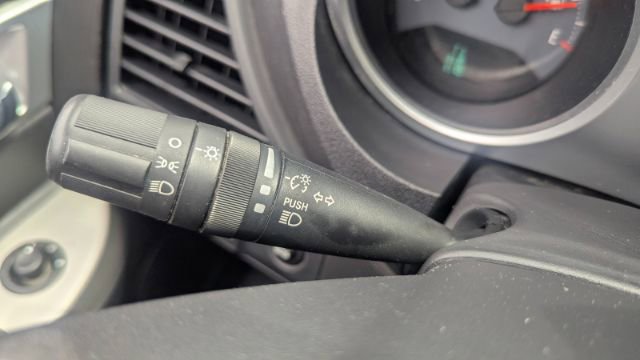 Used 2010 Chrysler Sebring Touring FWD image 25