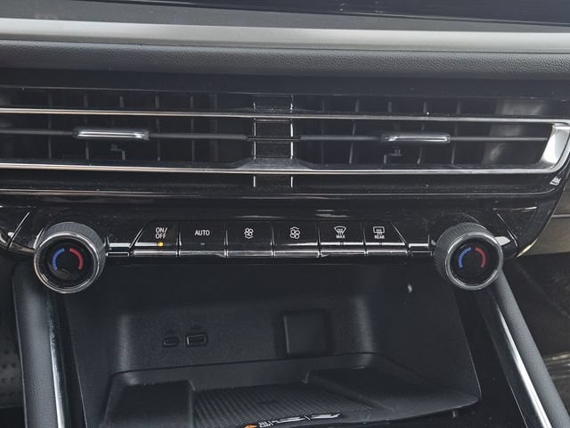 Used 2026 Chevrolet Traverse LT FWD image 18