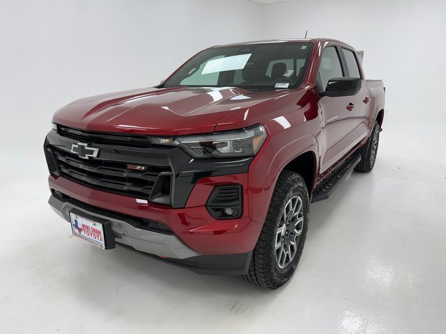 Used 2024 Chevrolet Colorado Z71 w/ Z71 Convenience Package 2 image 4