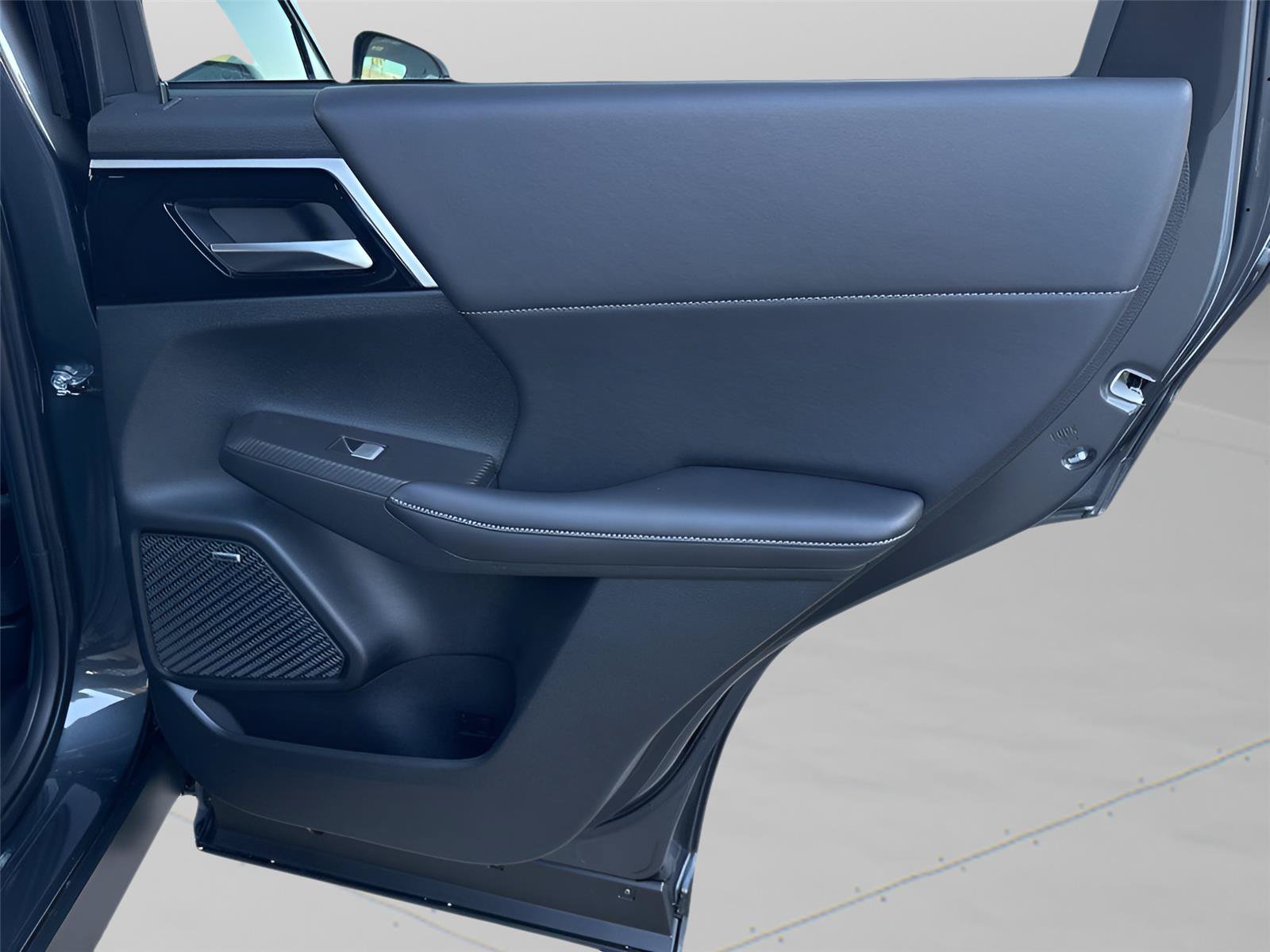 New 2026 Mitsubishi Outlander SE FWD image 32