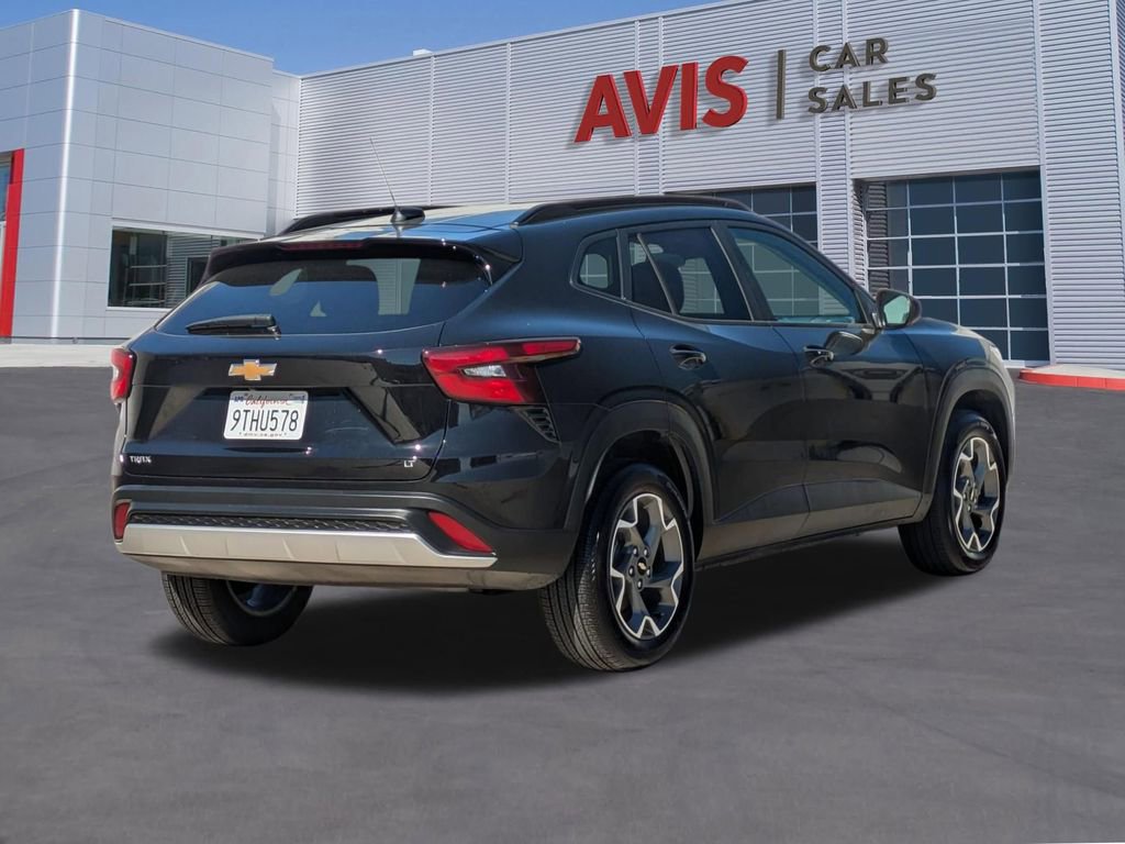 Used 2025 Chevrolet Trax LT w/ LT Convenience Package image 6