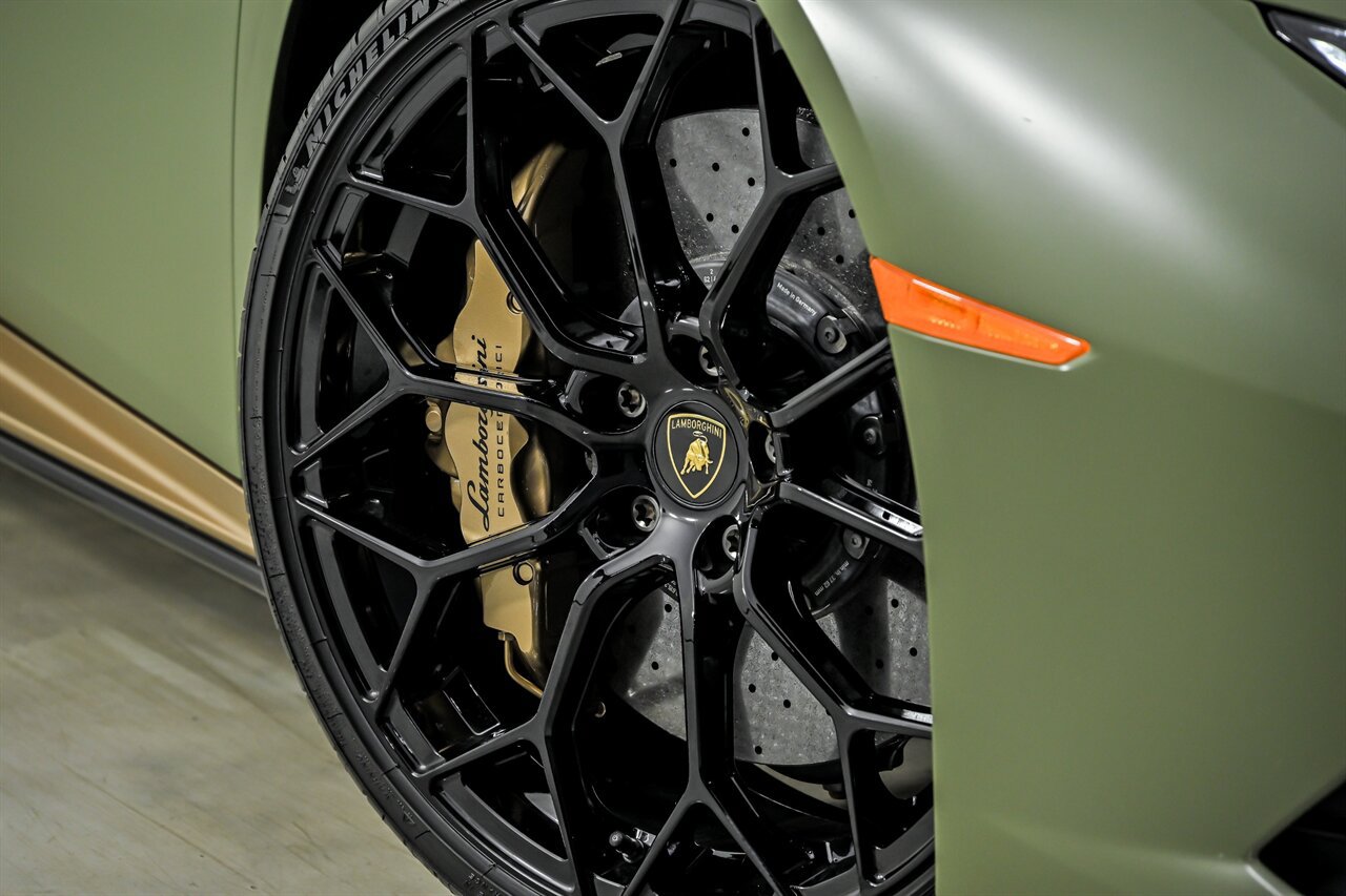 Used 2022 Lamborghini Huracan EVO RWD image 3