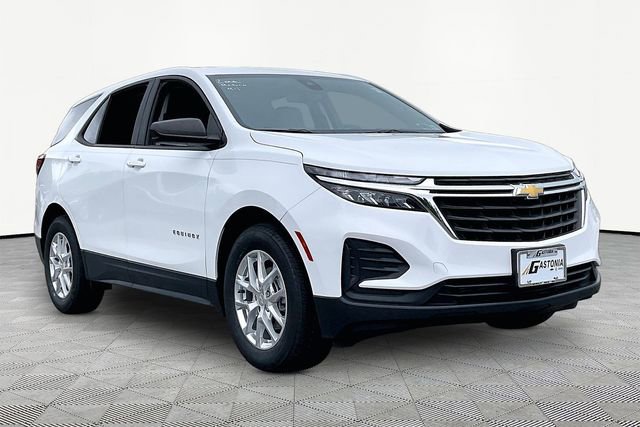 Used 2022 Chevrolet Equinox LS w/ LS Convenience Package FWD image 1