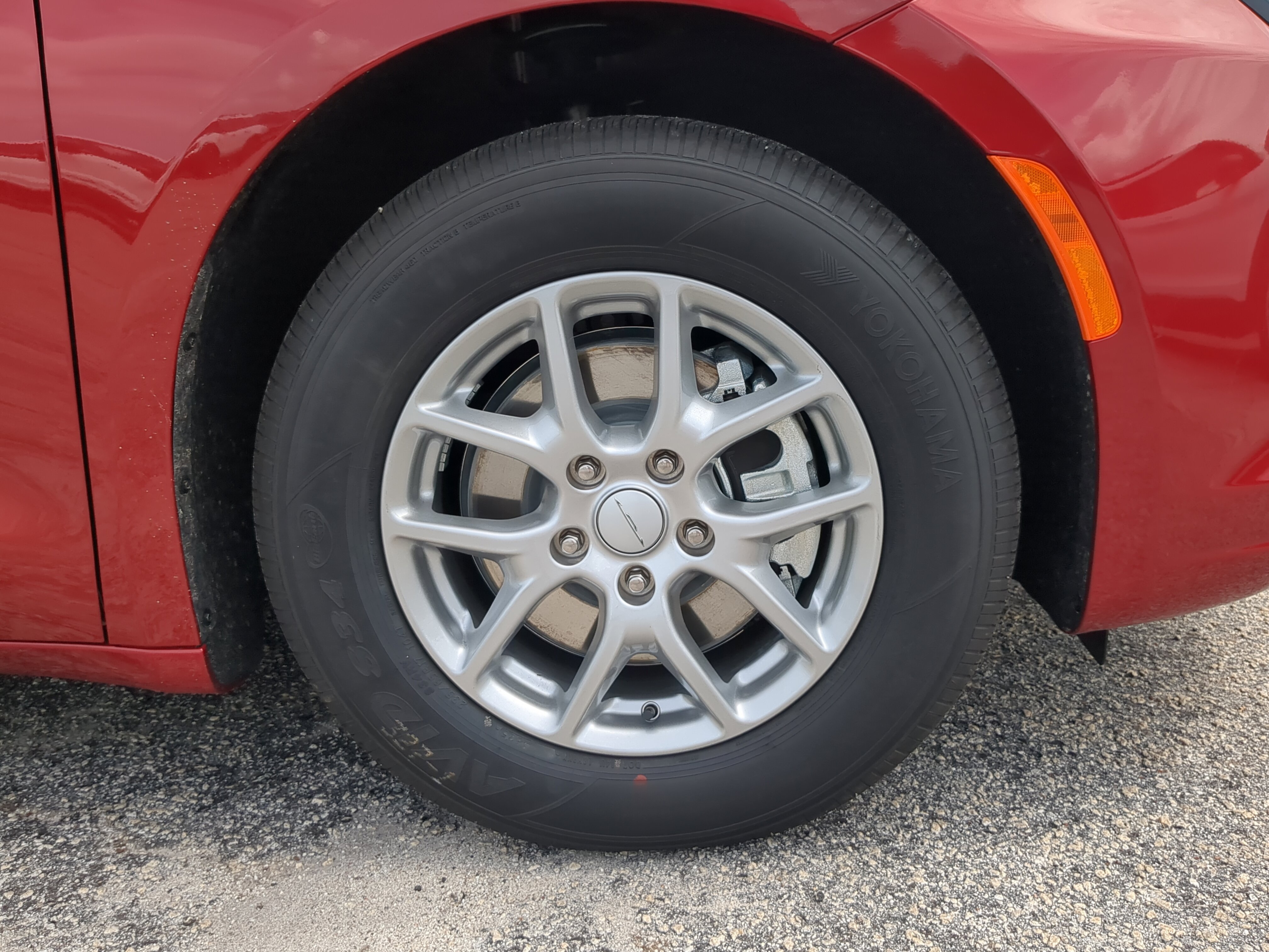 New 2027 Chrysler Pacifica Select FWD image 9
