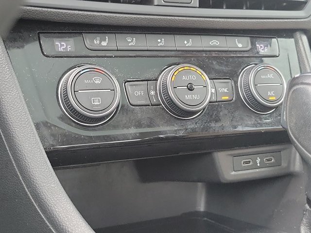Used 2020 Volkswagen Jetta SE w/ SE Cold Weather Package FWD image 29