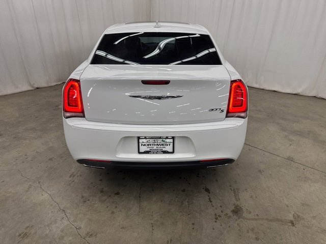 Used 2015 Chrysler 300 S image 29