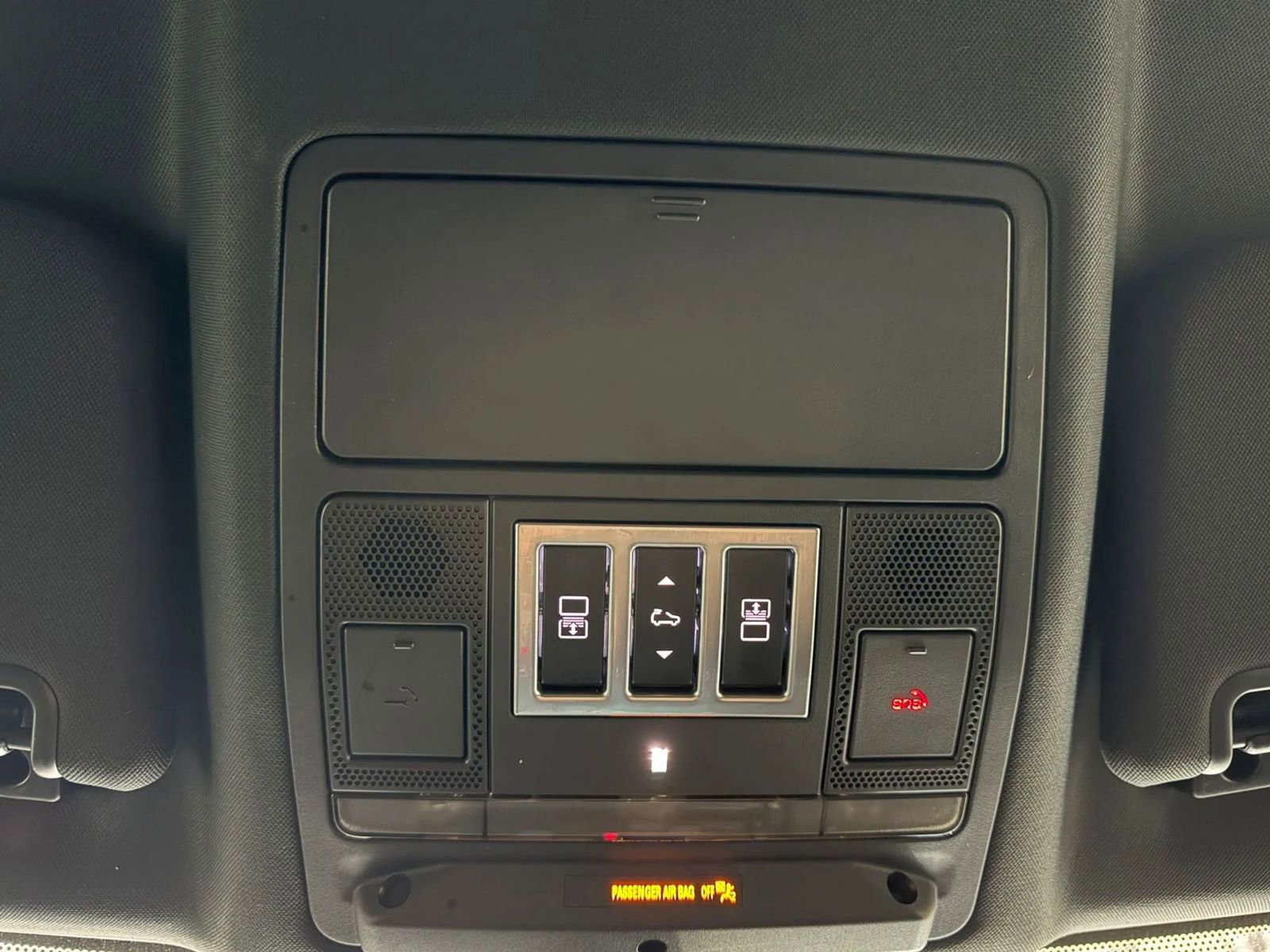 Used 2020 Land Rover Discovery SE AWD/4WD image 35