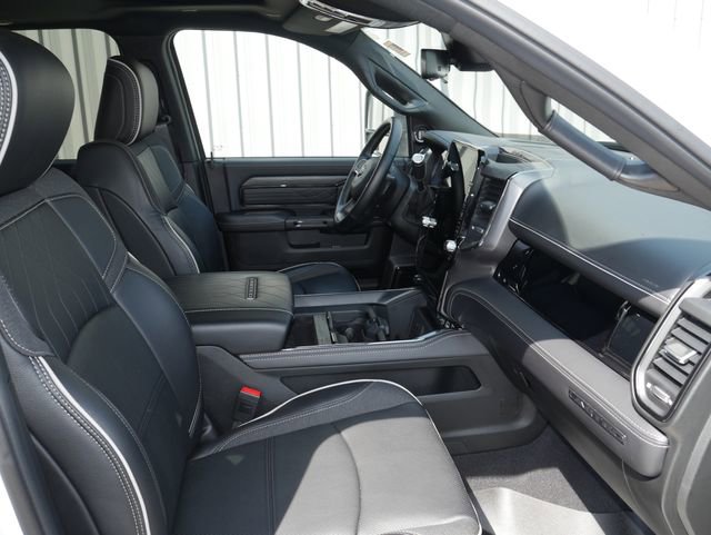Used 2025 RAM 2500 Limited AWD/4WD image 32