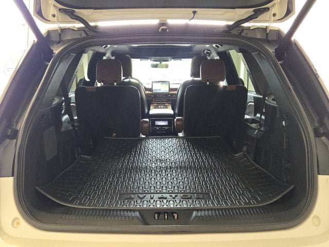 Used 2022 Lincoln Aviator Reserve AWD/4WD image 14