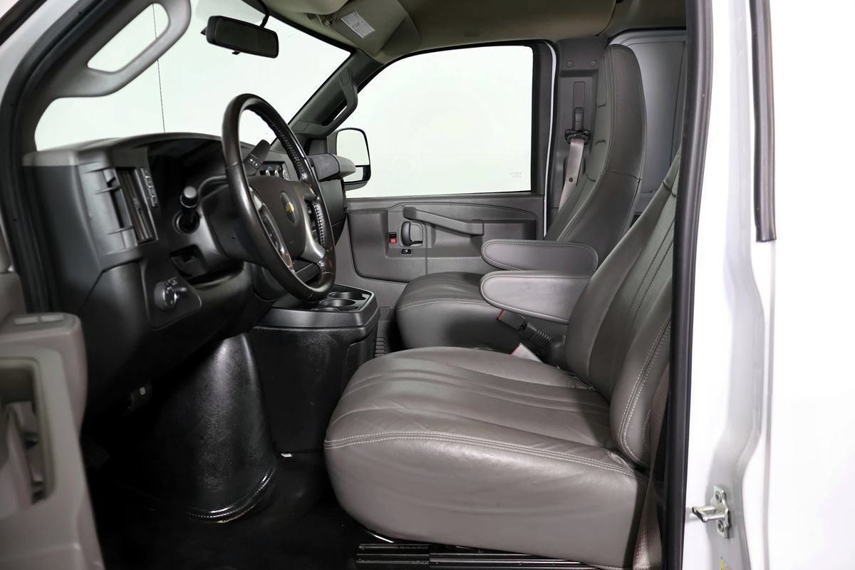Used 2018 Chevrolet Express 2500 w/ Driver Convenience Package RWD image 26