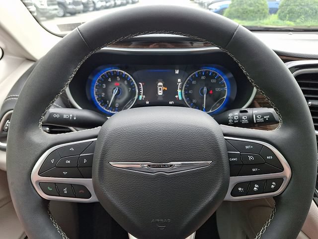 Used 2022 Chrysler Pacifica Limited AWD/4WD image 21