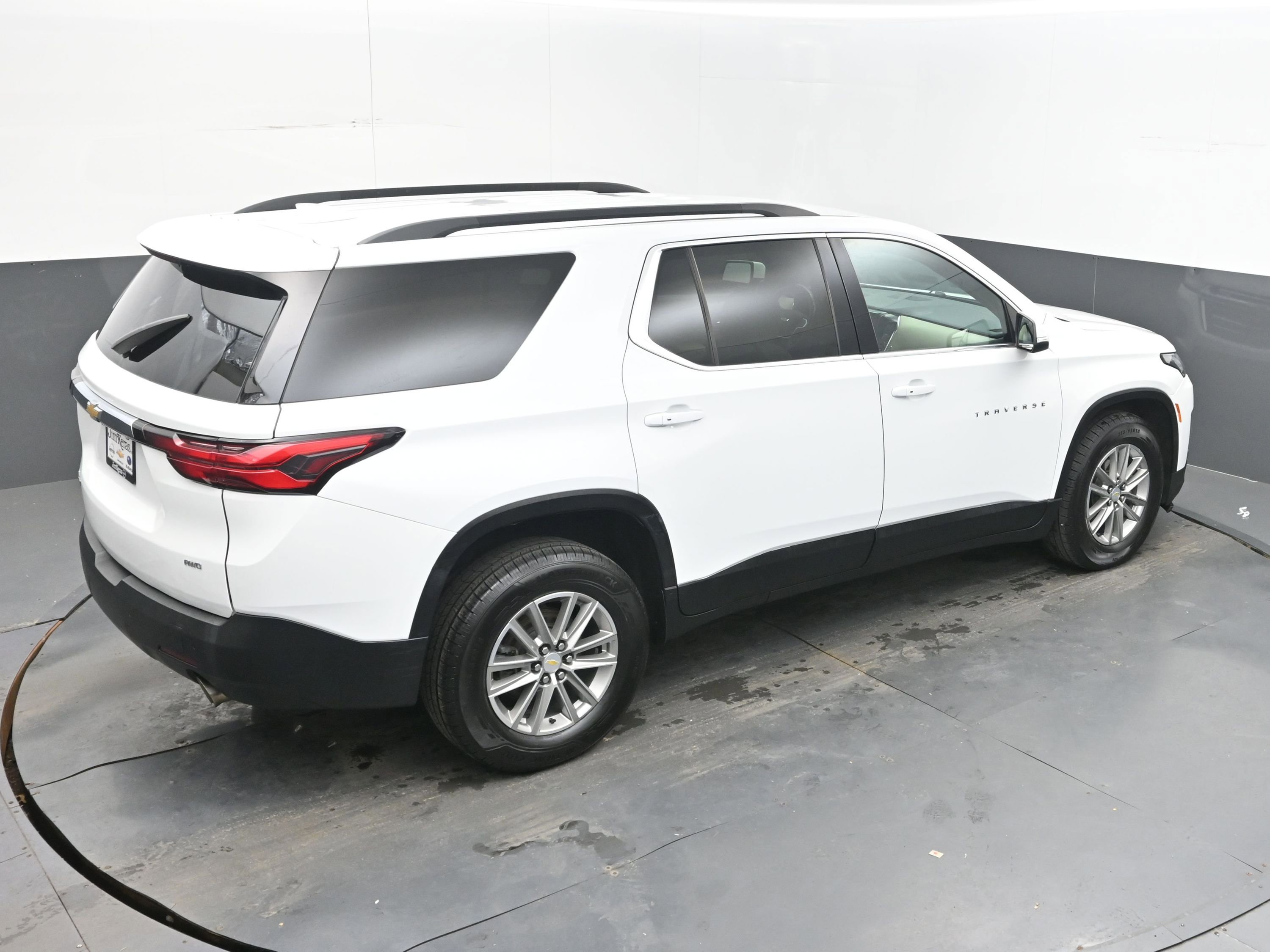 Used 2022 Chevrolet Traverse LT AWD/4WD image 36