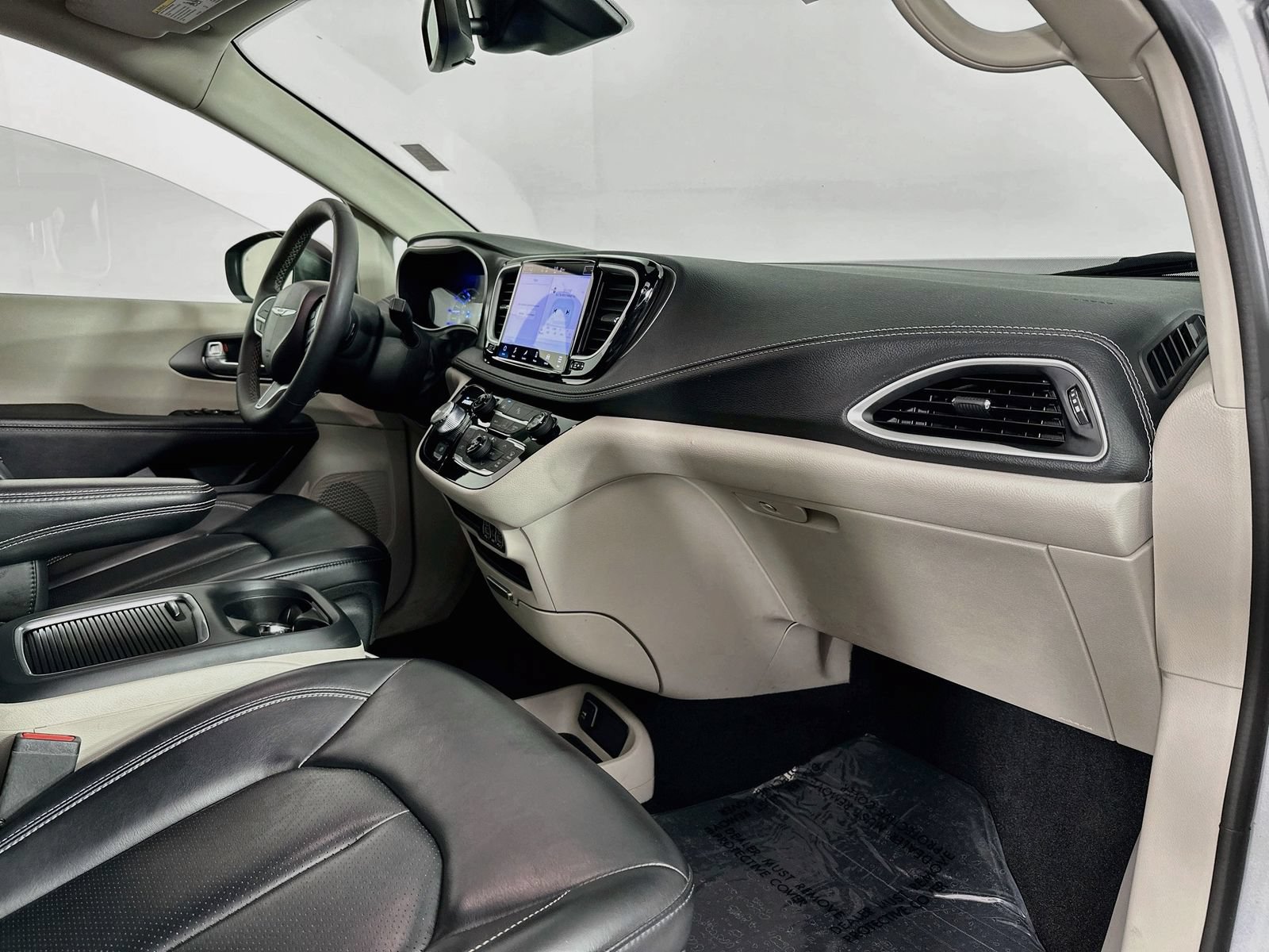 Used 2023 Chrysler Pacifica Touring-L FWD image 30