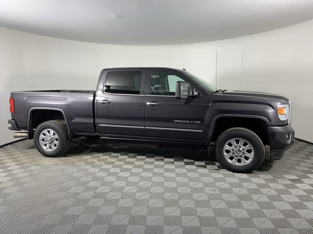 Used 2015 GMC Sierra 3500 Denali image 2
