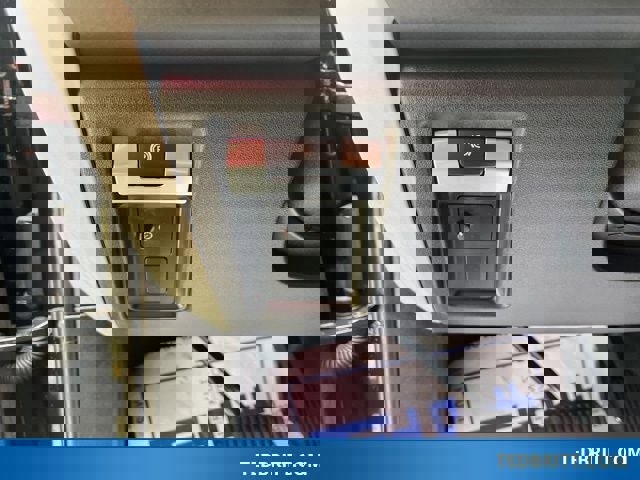 Used 2024 Land Rover Defender 110 SE image 40