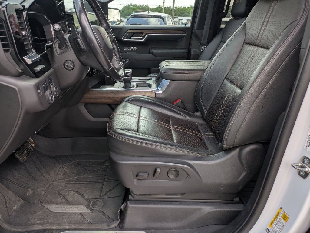 Used 2023 Chevrolet Silverado 1500 High Country w/ Technology Package AWD/4WD image 14