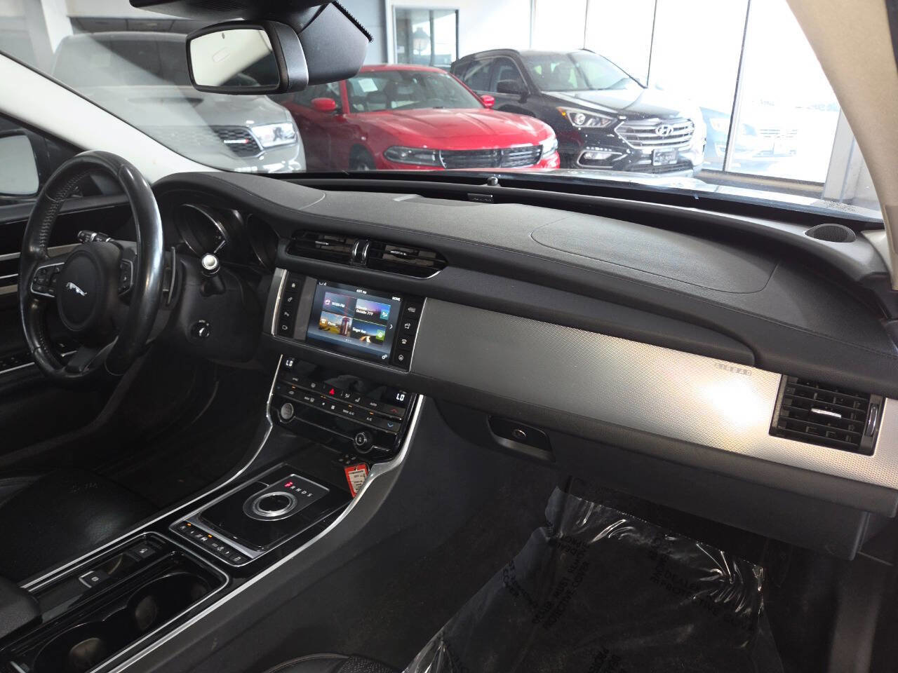 Used 2016 Jaguar XF Prestige AWD/4WD image 30