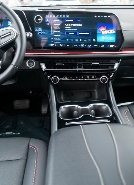 Used 2024 Chevrolet Traverse Z71 w/ Enhanced Driving Package image 16