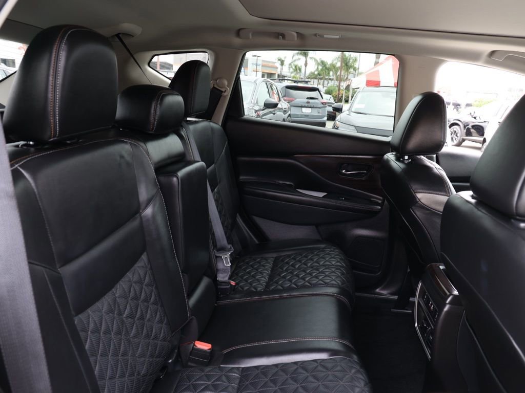 Used 2023 Nissan Murano Platinum w/ Cargo Package image 18