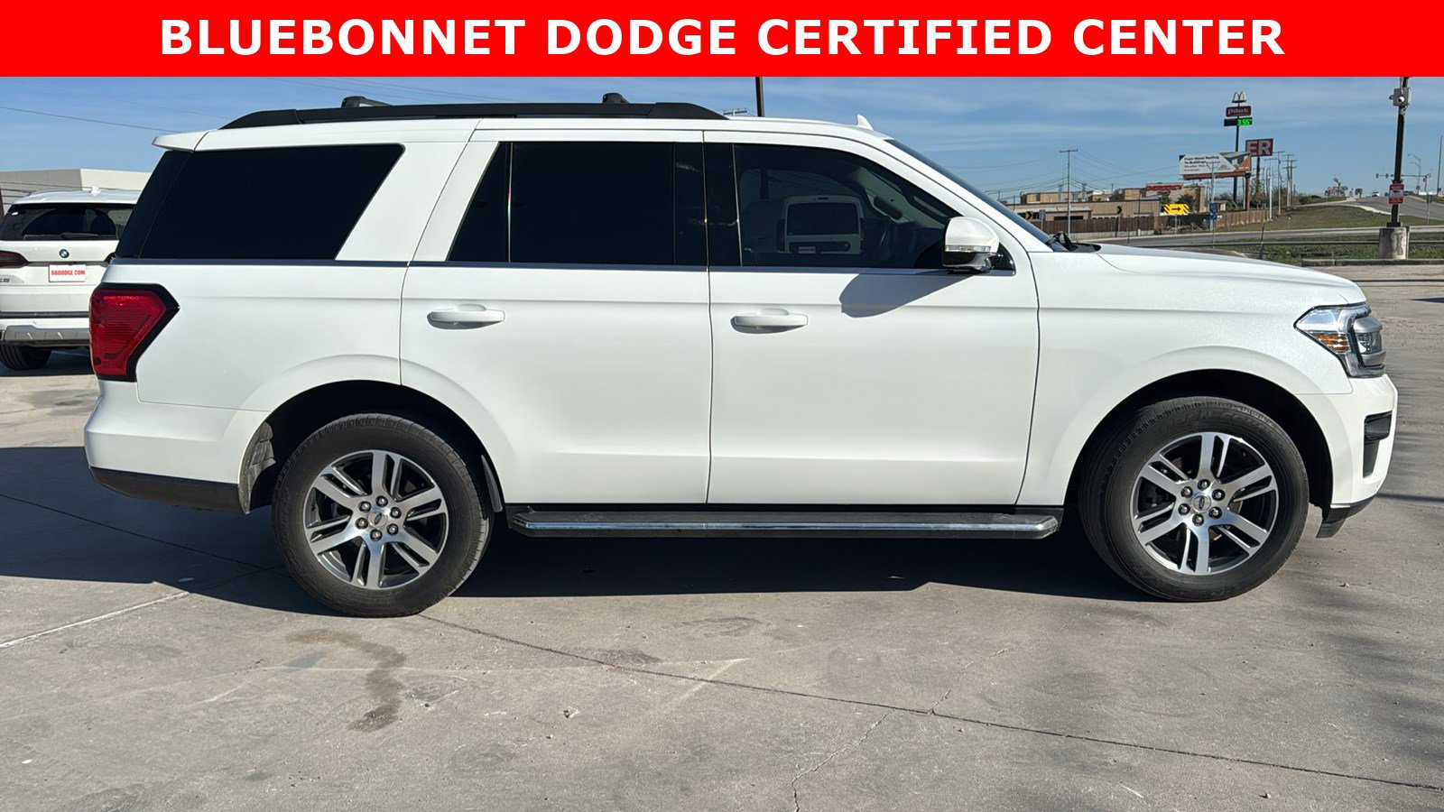 Used 2023 Ford Expedition XLT image 4